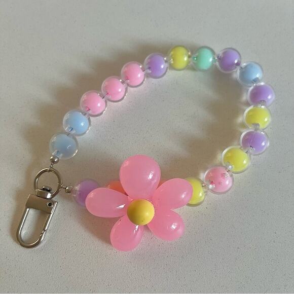 KATE SPADE NWOT Leather Lucy Spade Flower Wristlet, Beaded Bag Charm INCLUDED! - Picture 6 of 8